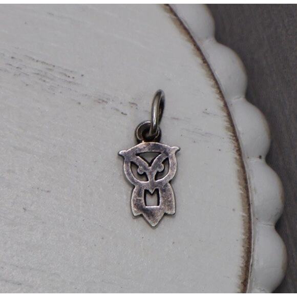 Retired James Avery 925 Sterling Silver Owl Charm 0.83G / 0.7in - Picture 1 of 4
